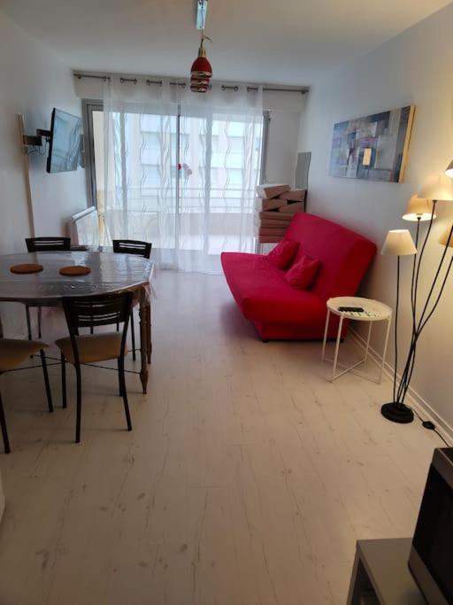 Appartement 2 Pieces Avec Une Grande Terrasse, 3 Etoiles, Wifi, Box Pour Vehicule Et Velos Les Sables-dʼOlonne Zewnętrze zdjęcie