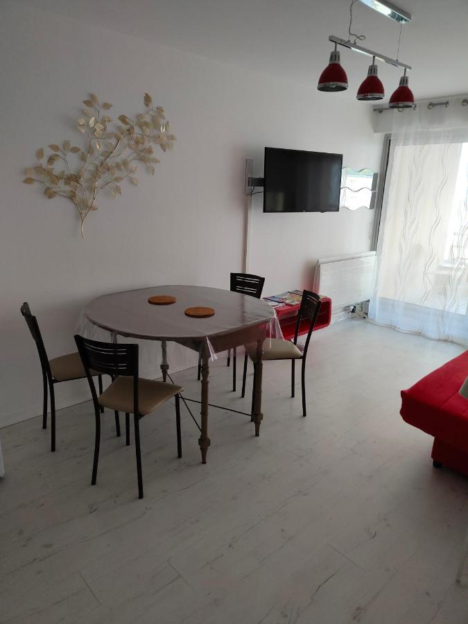 Appartement 2 Pieces Avec Une Grande Terrasse, 3 Etoiles, Wifi, Box Pour Vehicule Et Velos Les Sables-dʼOlonne Zewnętrze zdjęcie